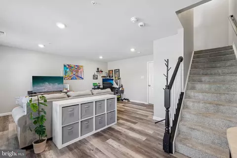 Entry Way - 5019 Ironsides Dr, Frederick, MD 21703 photo 5 of 10