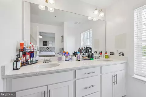 Bath - 5019 Ironsides Dr, Frederick, MD 21703 photo 2 of 3