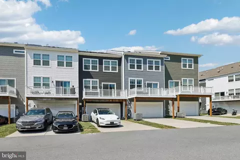 Exterior - 5019 Ironsides Dr, Frederick, MD 21703 photo 3 of 5