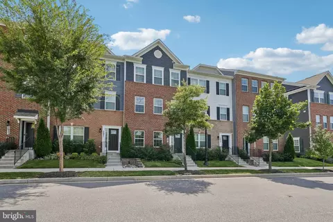 Exterior - 5019 Ironsides Dr, Frederick, MD 21703 photo 4 of 5