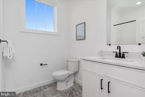 Bath - 6904 Sundays Ln, Frederick, MD 21702 photo 6 of 8