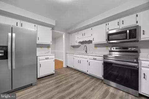 Entry Way - 8023 Broken Reed Ct, Frederick, MD 21701 photo 2 of 12