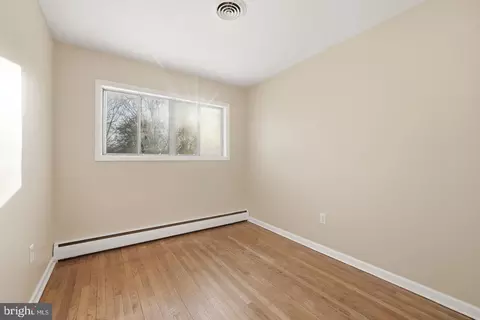 Bedroom - 1206 Beechwood Dr, Frederick, MD 21701 photo 3 of 4