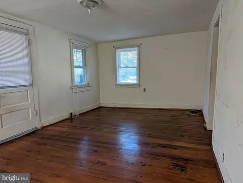 Living - 4 Key Ave, Frederick, MD 21701 photo 1 of 2