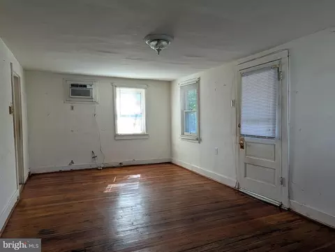 Living - 4 Key Ave, Frederick, MD 21701 photo 2 of 2
