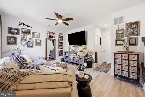 Entry Way - 1731 Evansberry Dr, Frederick, MD 21701 photo 4 of 13