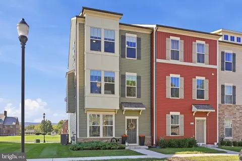 Exterior - 1731 Evansberry Dr, Frederick, MD 21701 photo 6 of 12