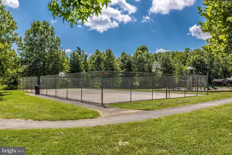 Exterior - 1731 Evansberry Dr, Frederick, MD 21701 photo 9 of 12