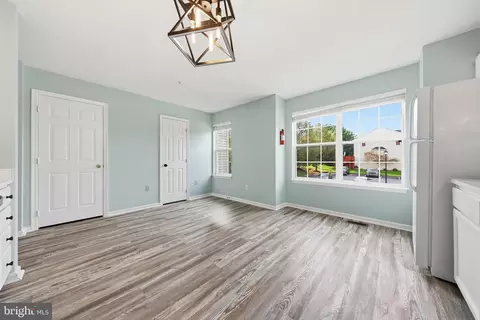 Living - 7130 Oberlin Cir, Frederick, MD 21703 photo 2 of 8
