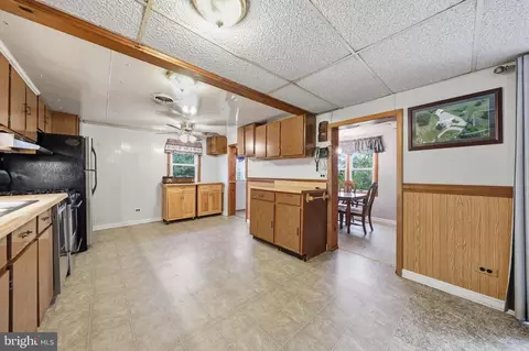 Entry Way - 12349 Layman Rd, Thurmont, MD 21788 photo 4 of 7