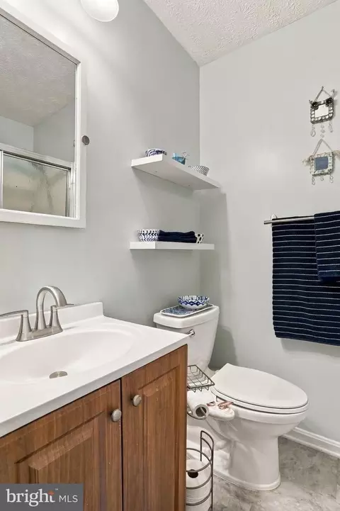 Bath - 1609 Norwich Dr, Frederick, MD 21701 photo 1 of 4