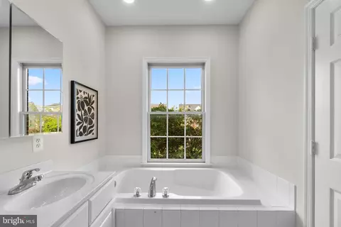 Bath - 3638 Islington St, Frederick, MD 21704 photo 2 of 3