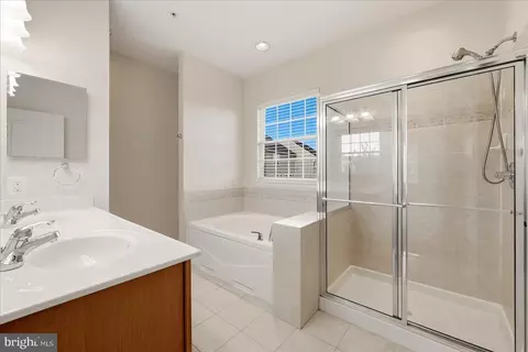 Bath - 1920 Moran Dr, Frederick, MD 21702 photo 2 of 3