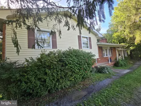 12998 Maple Ct, Mount Airy, MD 21771