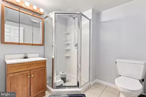 Bath - 7992 Windsail Ct, Frederick, MD 21701 photo 3 of 3