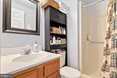 Bath - 7992 Windsail Ct, Frederick, MD 21701 photo 2 of 3