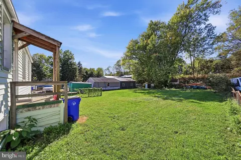 Exterior - 7906 Wormans Mill Rd, Frederick, MD 21701 photo 9 of 10