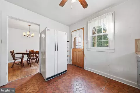 Entry Way - 7906 Wormans Mill Rd, Frederick, MD 21701 photo 2 of 8