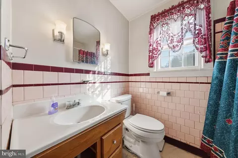 Bath - 7906 Wormans Mill Rd, Frederick, MD 21701 photo 2 of 2