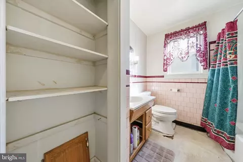 Bath - 7906 Wormans Mill Rd, Frederick, MD 21701 photo 1 of 2