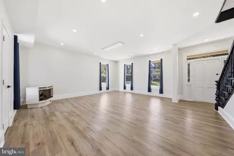 Living - 9536 Liberty Rd, Frederick, MD 21701 photo 4 of 7