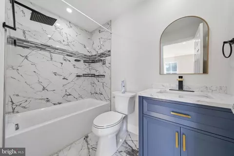 Bath - 9536 Liberty Rd, Frederick, MD 21701 photo 2 of 4