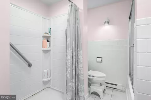 Bath - 618 Wilson Pl, Frederick, MD 21702 photo 2 of 4