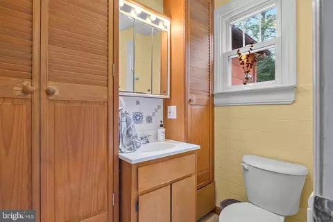 Bath - 618 Wilson Pl, Frederick, MD 21702 photo 3 of 4