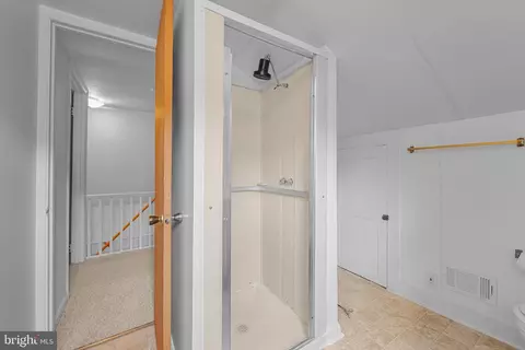Entry Way - 618 Wilson Pl, Frederick, MD 21702 photo 8 of 9
