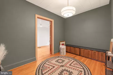 Entry Way - 618 Wilson Pl, Frederick, MD 21702 photo 2 of 9