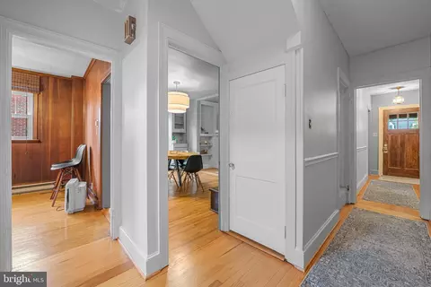 Entry Way - 618 Wilson Pl, Frederick, MD 21702 photo 4 of 9