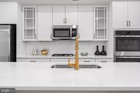Kitchen - 402 Matlock Ln, Frederick, MD 21701 photo 5 of 6
