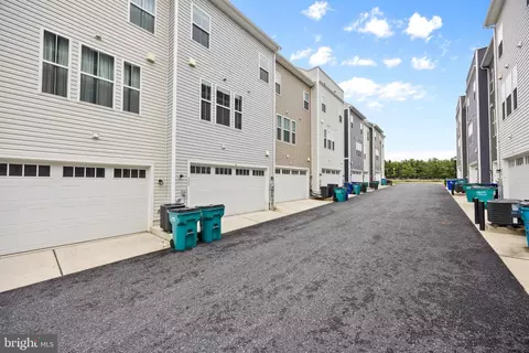 Exterior - 402 Matlock Ln, Frederick, MD 21701 photo 6 of 14