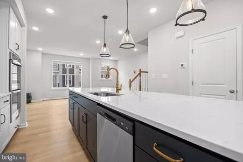 Kitchen - 402 Matlock Ln, Frederick, MD 21701 photo 4 of 6