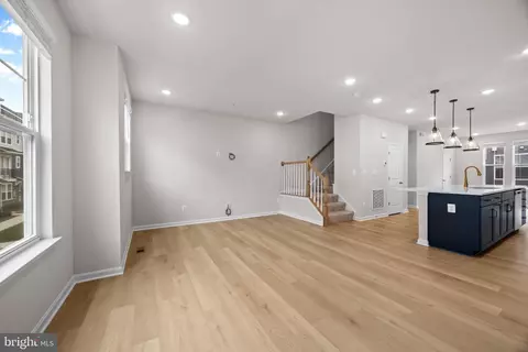 Living - 402 Matlock Ln, Frederick, MD 21701 photo 4 of 5