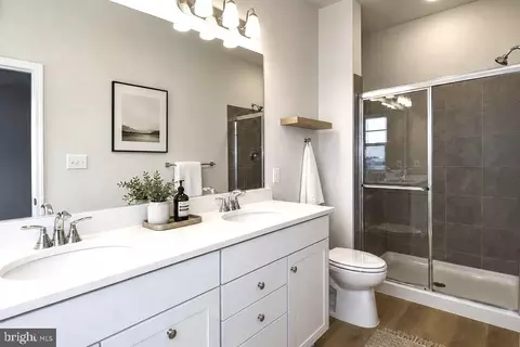 Bath - 402 Matlock Ln, Frederick, MD 21701 photo 3 of 4