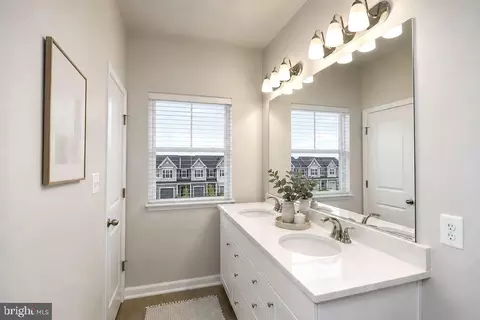 Entry Way - 402 Matlock Ln, Frederick, MD 21701 photo 14 of 19