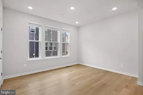 Living - 402 Matlock Ln, Frederick, MD 21701 photo 1 of 5