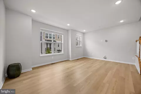 Living - 402 Matlock Ln, Frederick, MD 21701 photo 2 of 5