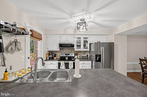 Kitchen - 8006 Broken Reed Ct, Frederick, MD 21701 photo 2 of 4