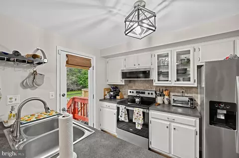 Kitchen - 8006 Broken Reed Ct, Frederick, MD 21701 photo 3 of 4