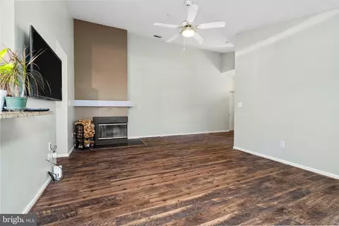 Living - 905 Blue Leaf Apt 7 3c Court Apt 7 3c Ct #7 3C, Frederick, MD 21701 photo 2 of 2