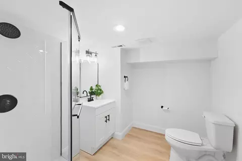 Bath - 29 E Seventh St, Frederick, MD 21701 photo 2 of 3