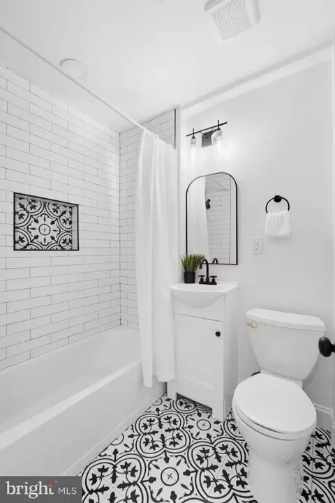 Bath - 29 E Seventh St, Frederick, MD 21701 photo 3 of 3