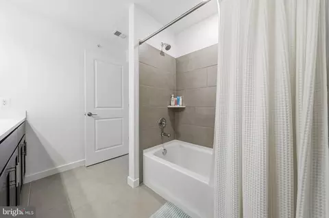 Bath - 711 Iron Forge Rd #28, Frederick, MD 21702 photo 1 of 1