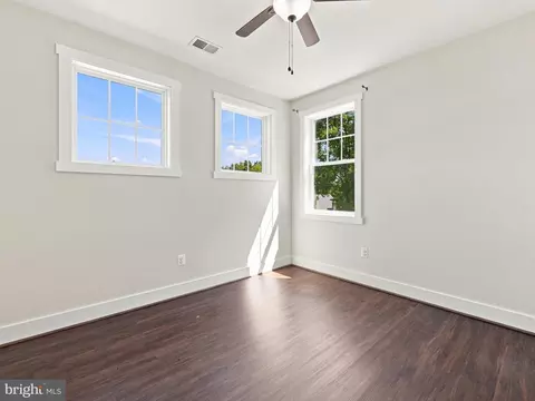 Bedroom - 8106 Mojave Ct, Frederick, MD 21702 photo 4 of 6