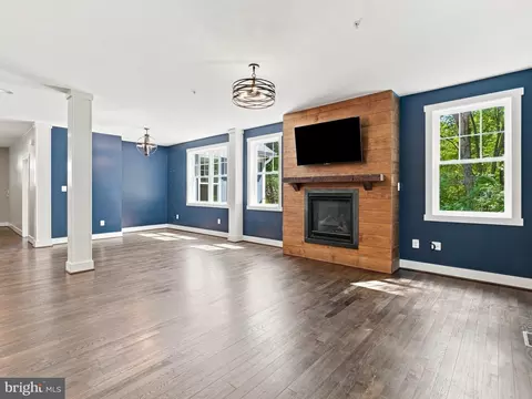 Living - 8106 Mojave Ct, Frederick, MD 21702 photo 4 of 5