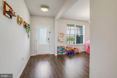 Entry Way - 504 Carroll Walk Ave, Frederick, MD 21701 photo 4 of 17
