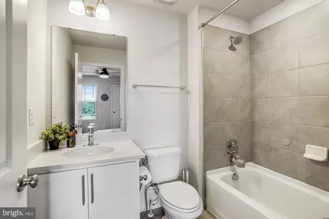 Bath - 504 Carroll Walk Ave, Frederick, MD 21701 photo 6 of 9