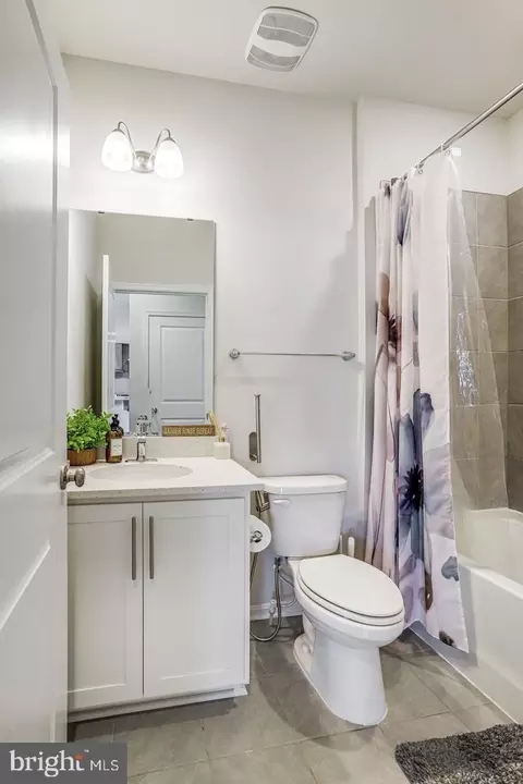 Bath - 504 Carroll Walk Ave, Frederick, MD 21701 photo 2 of 9